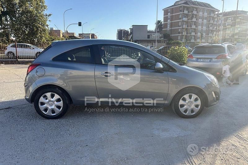 Usata Opel Corsa Edition 86 CV (63 kW) 2013 Grigio Berlina