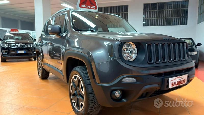 Usata Jeep Renegade Trailhawk 170 CV (125 kW) 2015 Grigio SUV