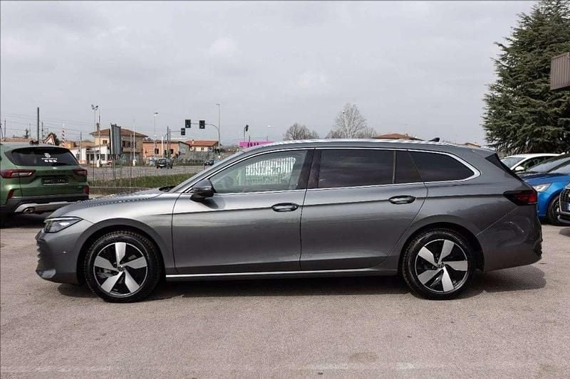 Usata VW Passat Business 150 CV (110 kW) 2024 Grigio Station wagon