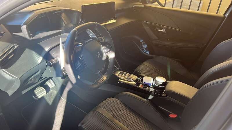 Usata Peugeot 208 GT-line 131 CV (96 kW) 2022 Grigio Utilitaria