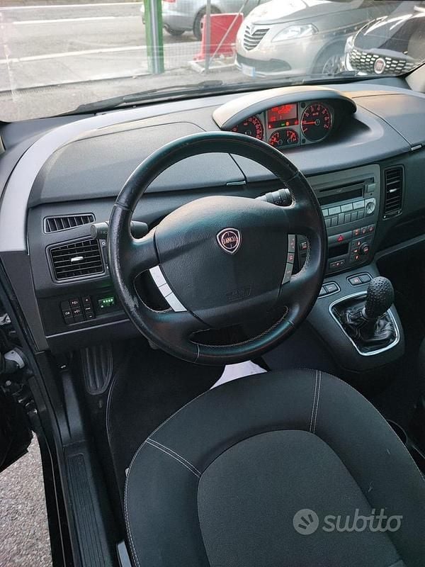 Usata Lancia Musa 77 CV (56 kW) 2012 Nero Monovolume