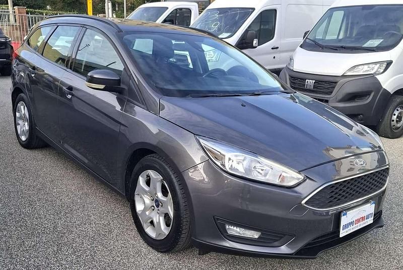 Begagnad Ford Focus Titanium 120 HK (88 kW) 2016 Grå Kombi