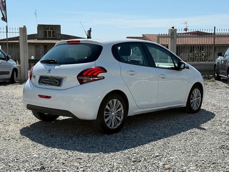 Usata Peugeot 208 Signature Sky 101 CV (74 kW) 2019 Bianco Utilitaria