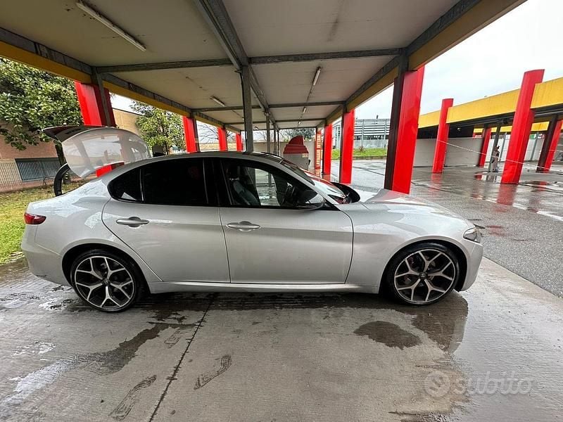 Usata Alfa Romeo Giulia 160 CV (117 kW) 2019 Grigio Berlina
