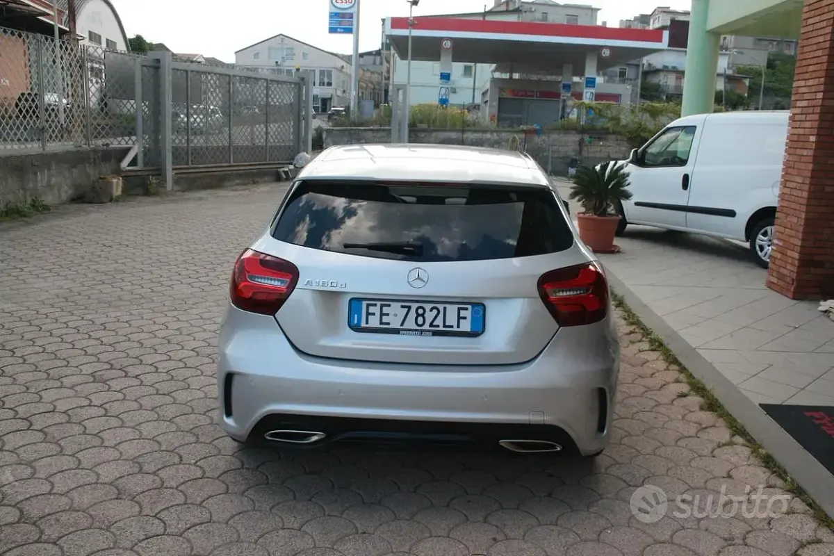 Usata Mercedes A180 Premium 109 CV (80 kW) 2016 Grigio Berlina