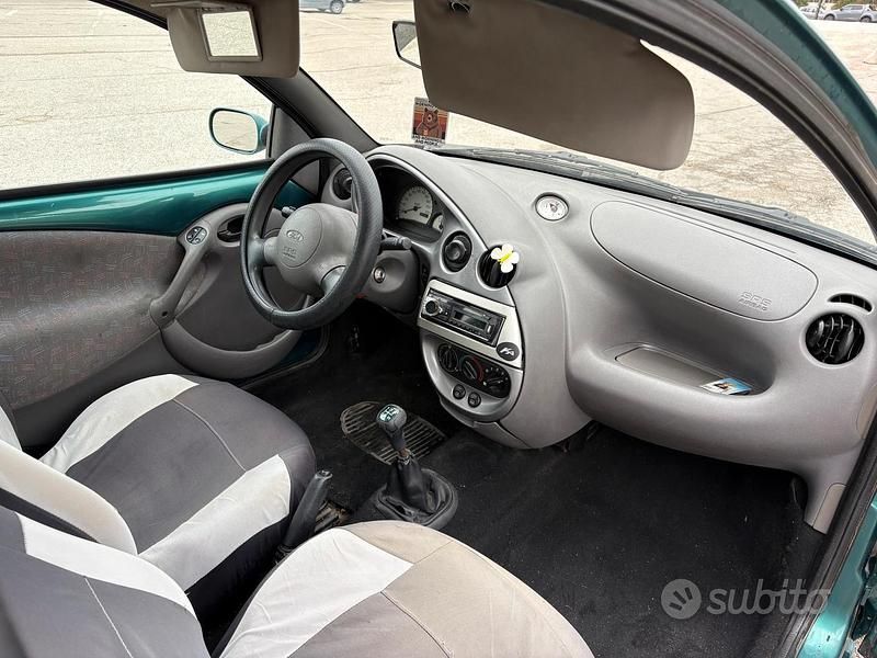 Usata Ford Ka 60 CV (44 kW) 1999 Verde Berlina