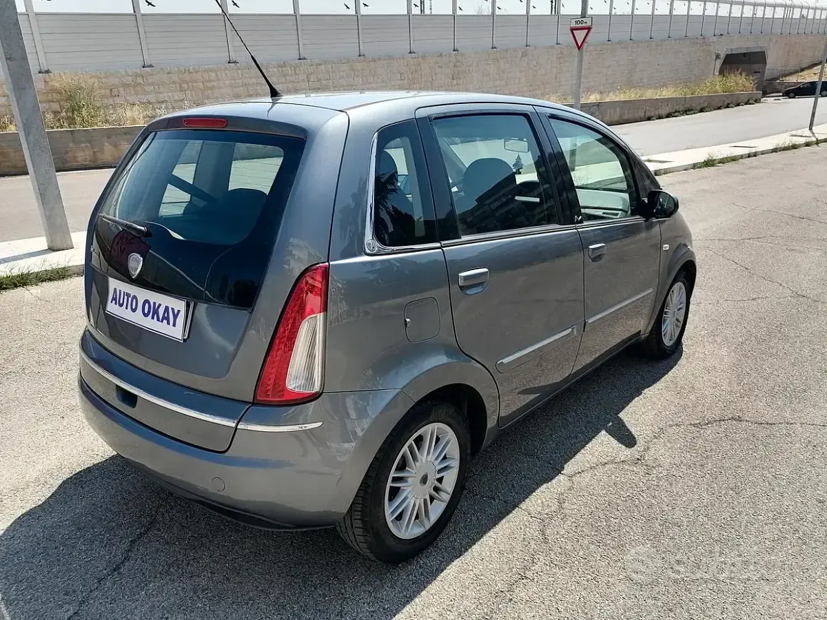 Usata Lancia Musa Gold 95 CV (69 kW) 2011 Grigio Monovolume