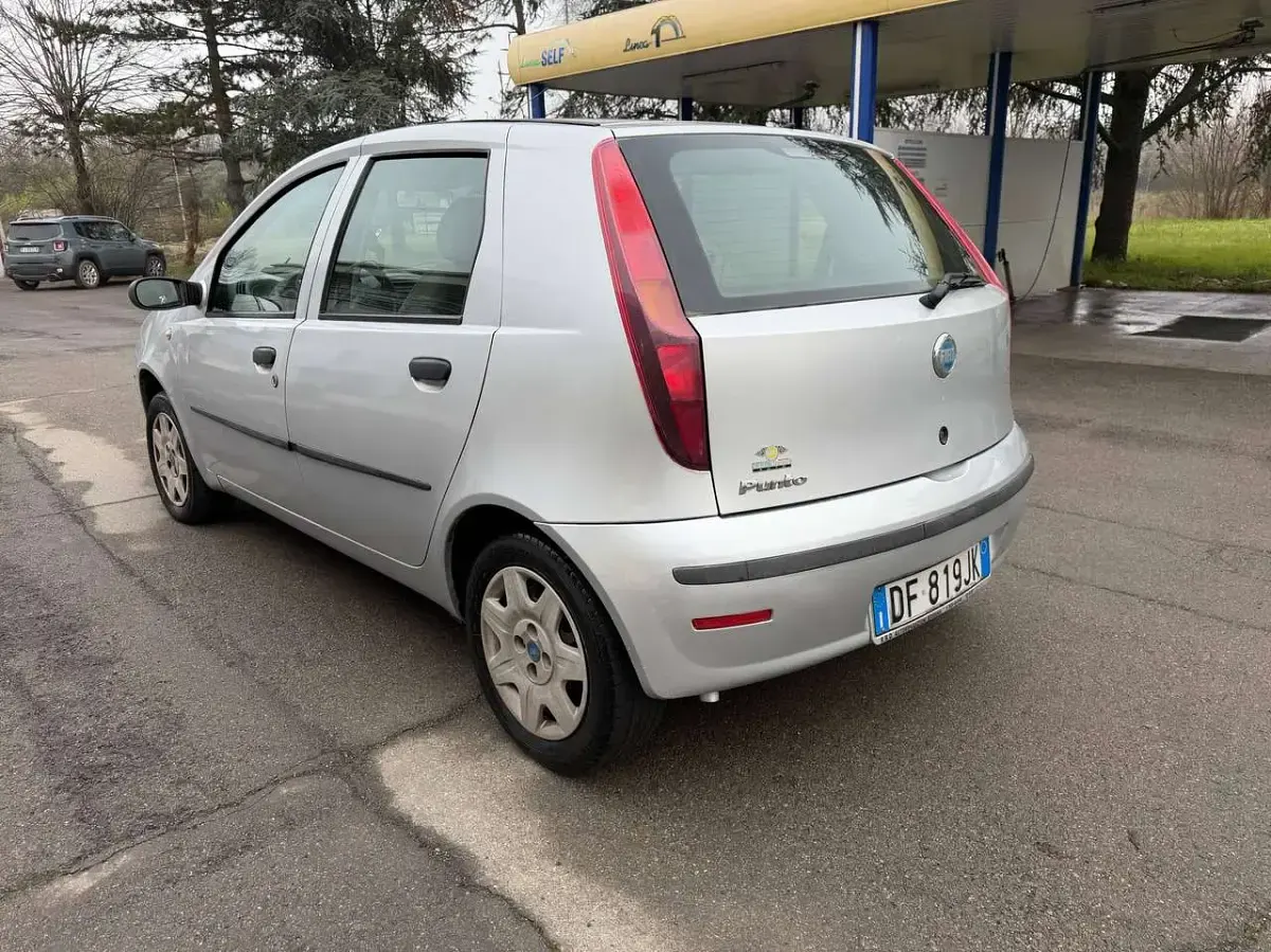 Usata Fiat Punto Dynamic 60 CV (44 kW) 2007 Argento Utilitaria