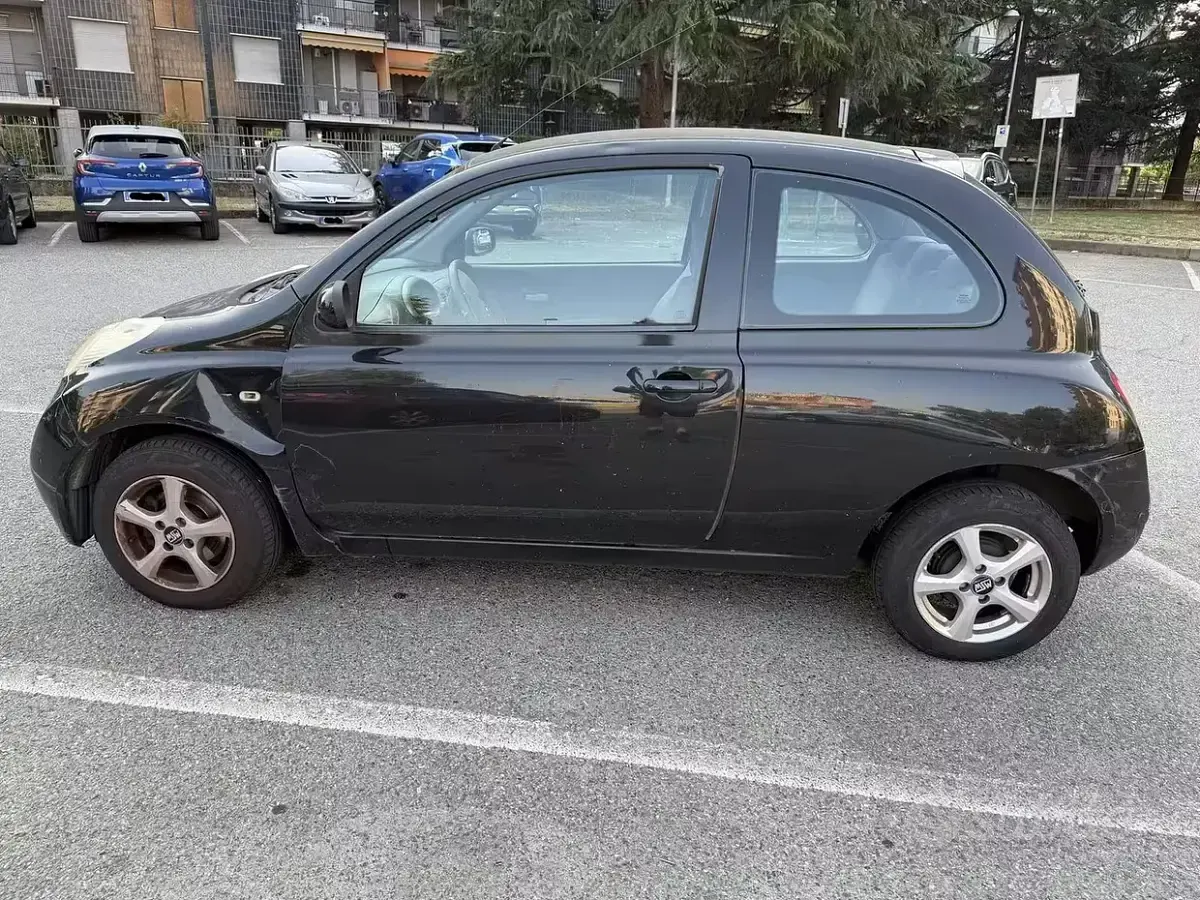 Usata Nissan Micra 80 CV (58 kW) 2003 Nero Utilitaria