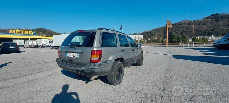 Usata Jeep Grand Cherokee Laredo 163 CV (119 kW) 2002 Grigio SUV