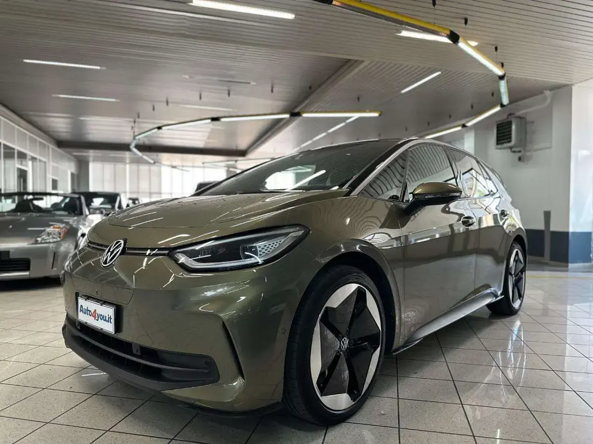 Usata VW ID.3 Pro 69 kW (95 CV) 2023 Verde Utilitaria