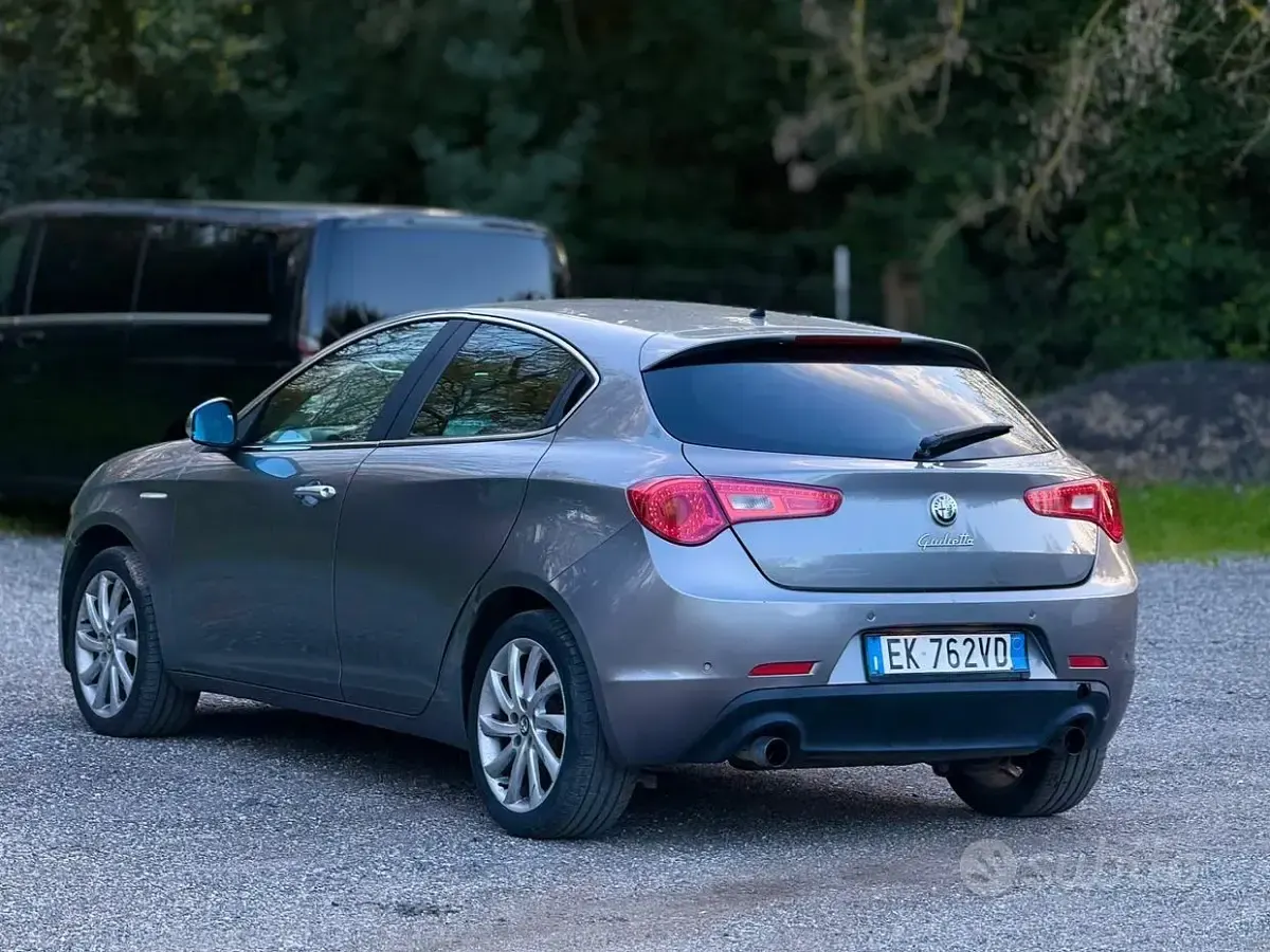 Usata Alfa Romeo Giulietta Exclusive 170 CV (125 kW) 2011 Grigio Utilitaria