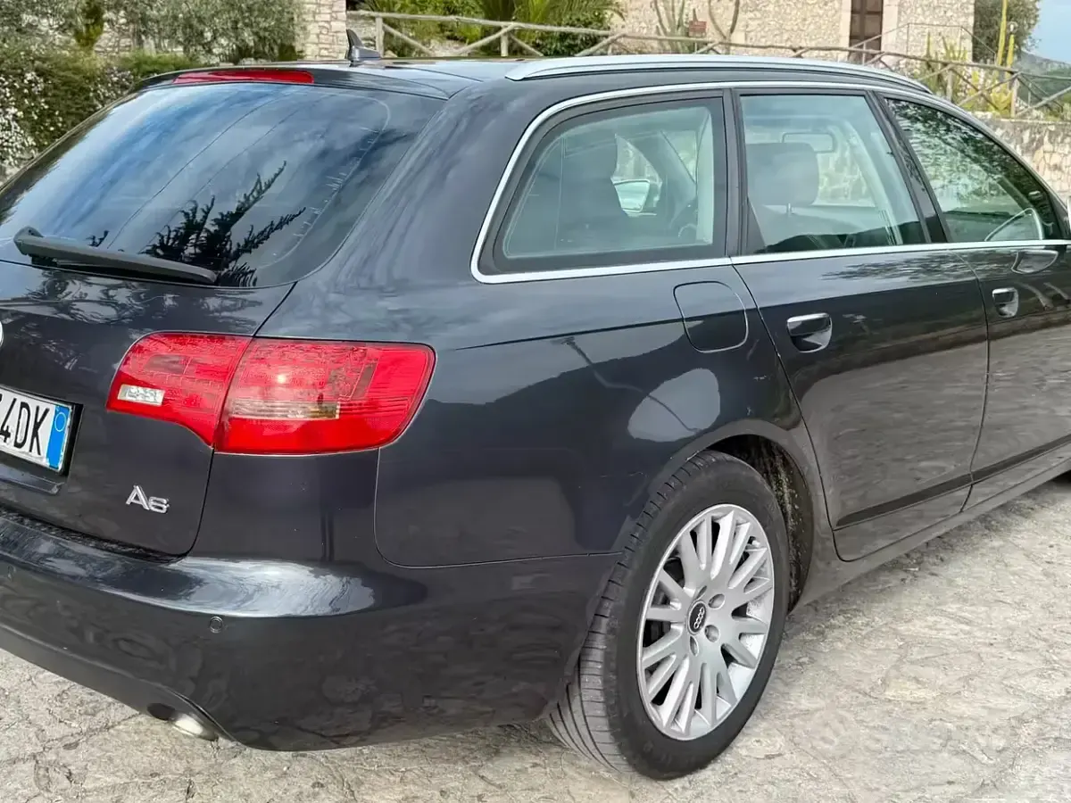 Usata Audi A6 180 CV (132 kW) 2006 Blu Station wagon