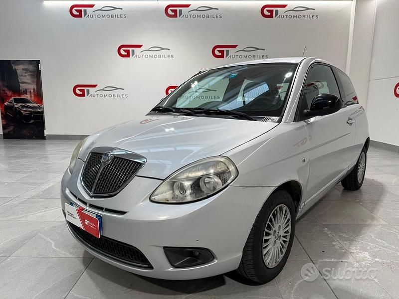 Usata Lancia Ypsilon 69 CV (50 kW) 2011 Grigio Utilitaria