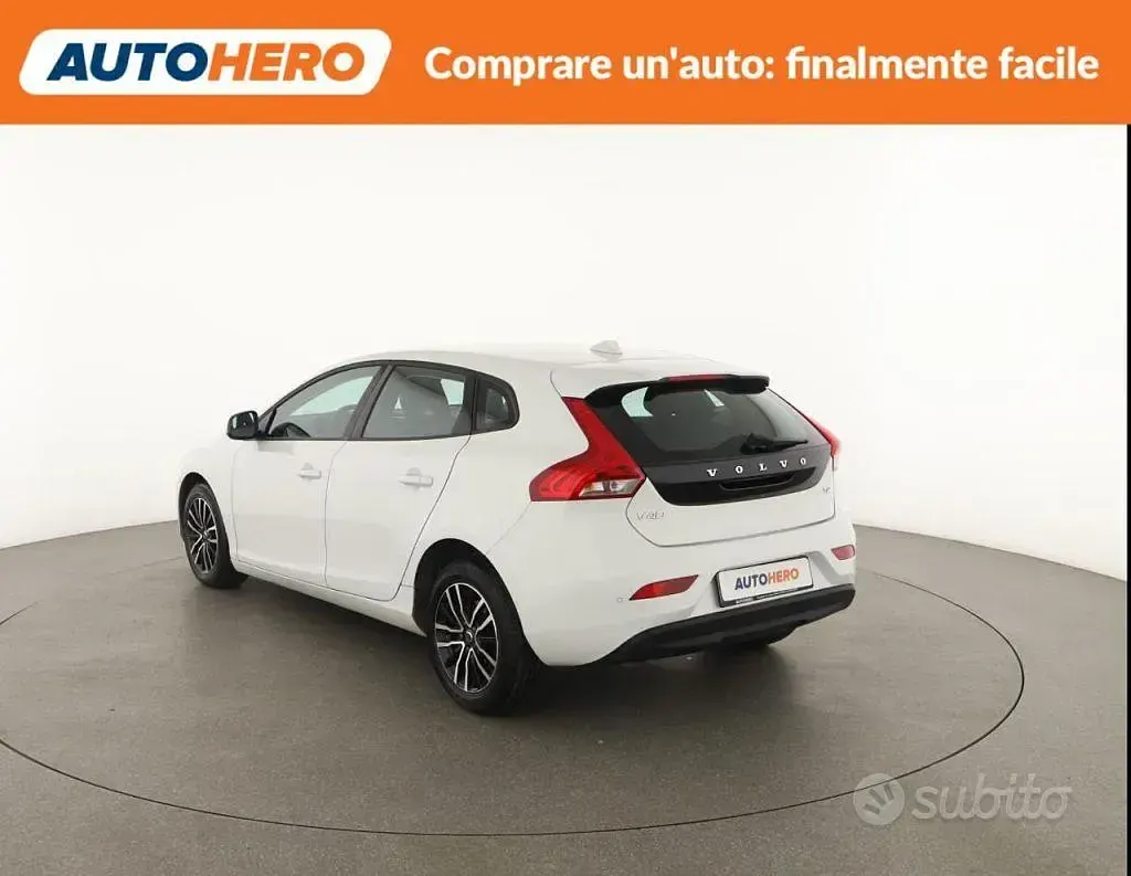 Usata Volvo V40 Plus 122 CV (89 kW) 2018 Bianco Berlina
