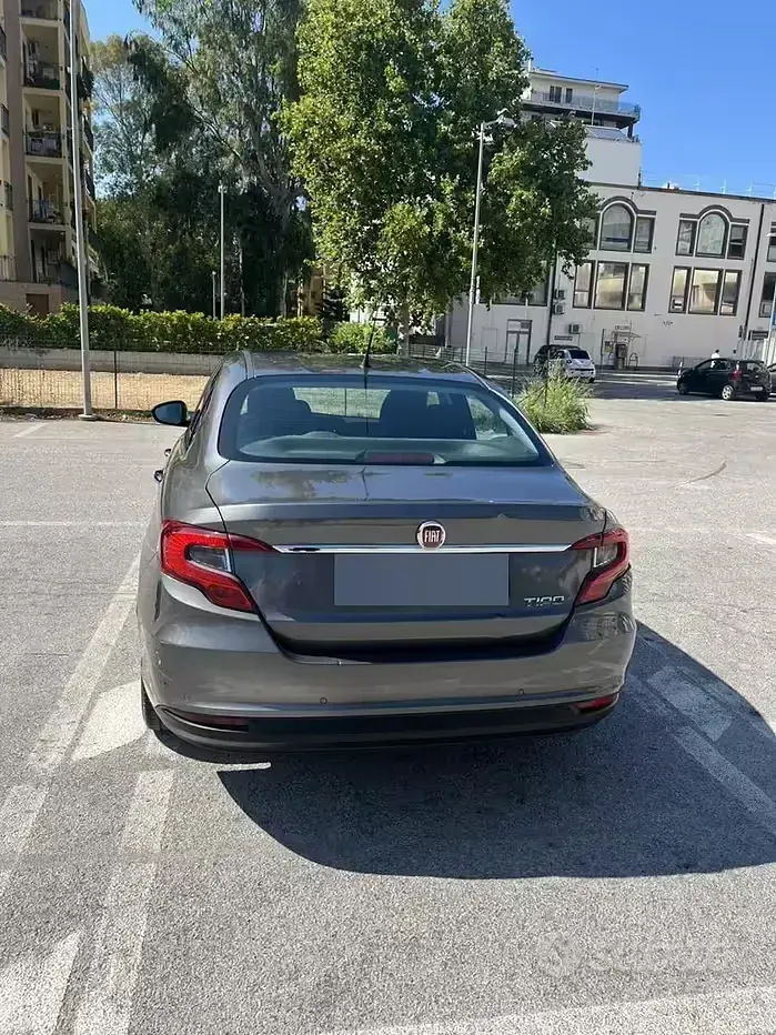 Usata Fiat Tipo 95 CV (69 kW) 2016 Grigio Berlina