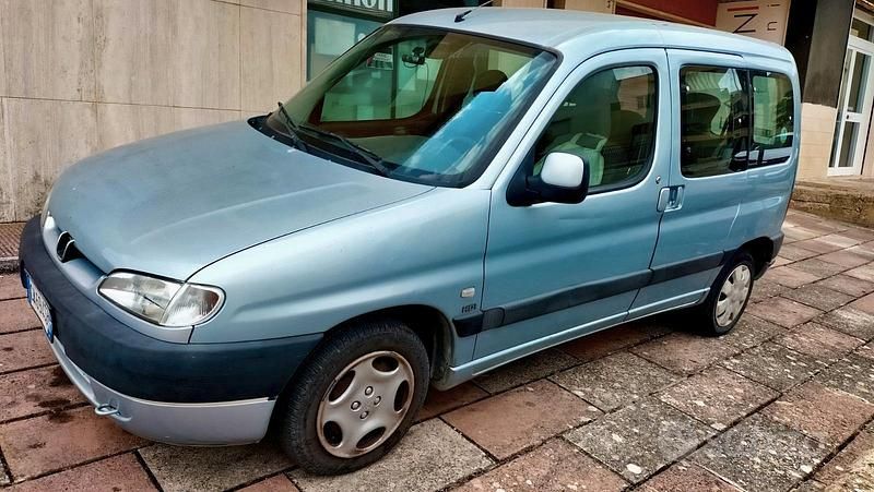 Grigio Usata 2002 Peugeot Partner Monovolume | 2500 € - Immagine 1/4