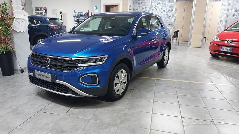 Usata VW T-Roc Life 110 CV (80 kW) 2022 Blu SUV