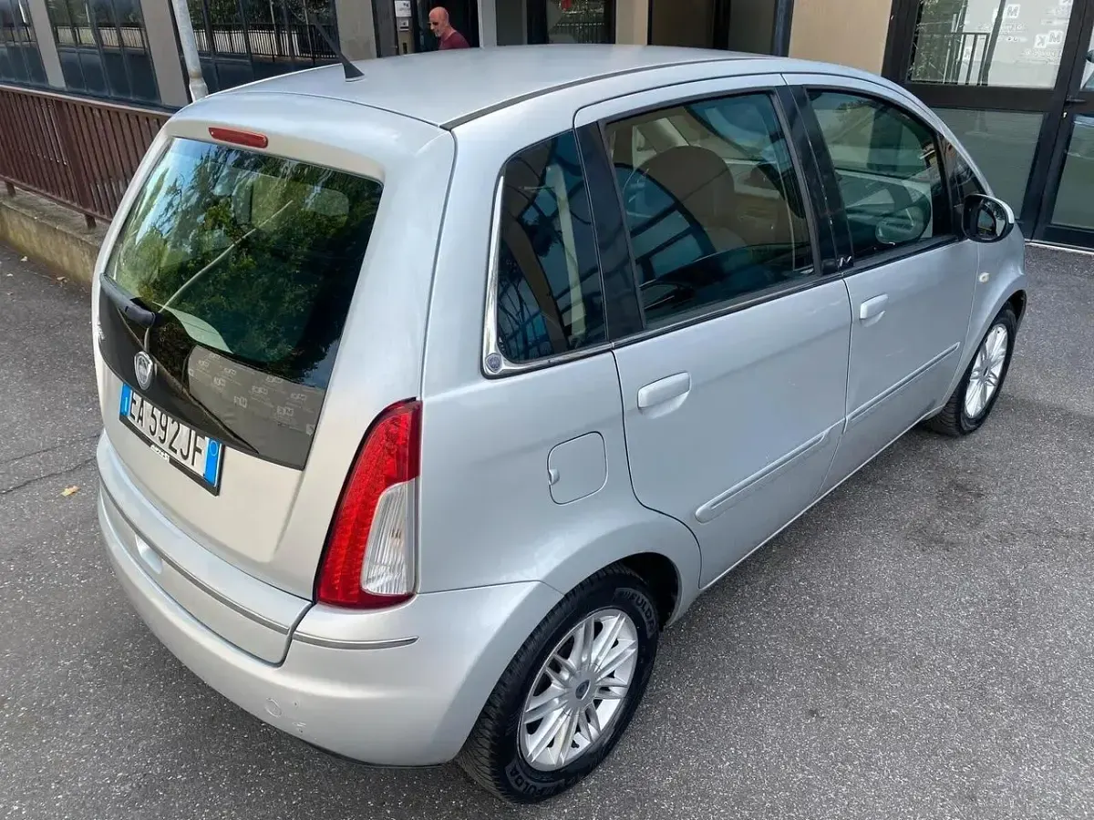 Usata Lancia Musa 69 CV (50 kW) 2010 Argento Monovolume