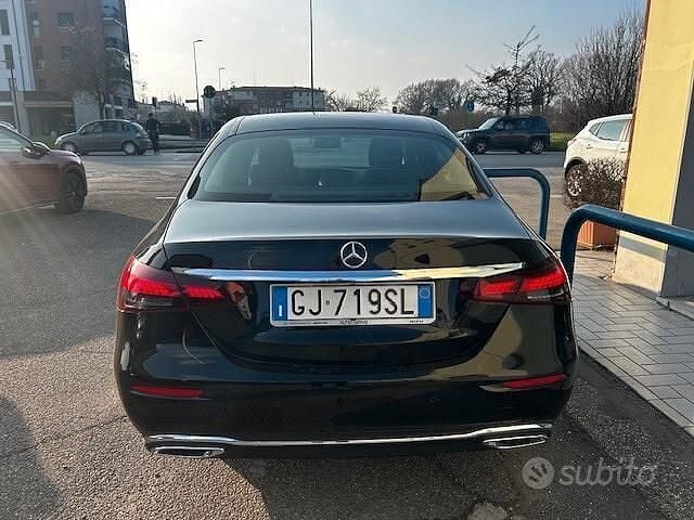 Usata Mercedes E200 Business 160 CV (117 kW) 2022 Nero Berlina