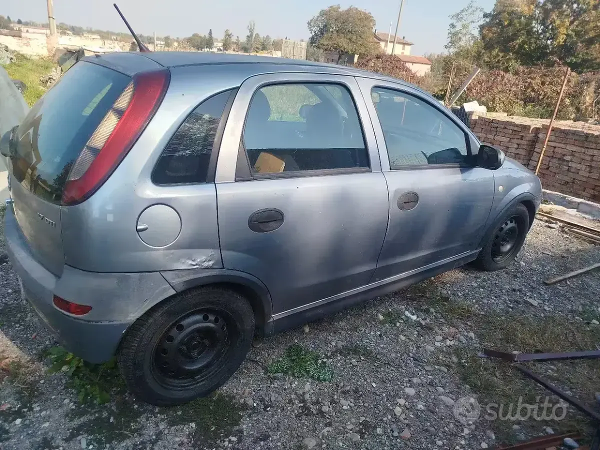 Usata Opel Corsa 101 CV (74 kW) 2003 Blu Utilitaria