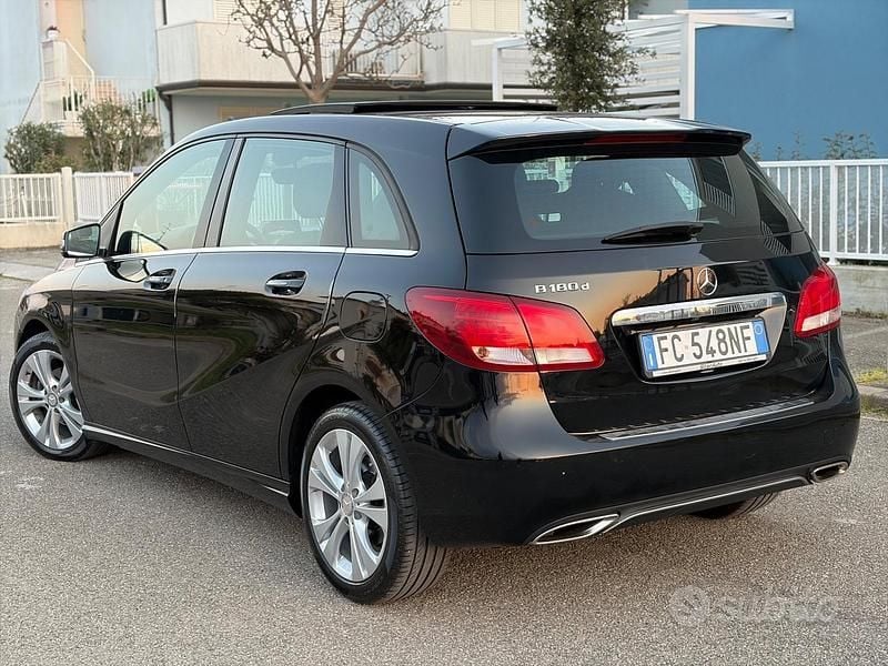Usata Mercedes B180 Premium 108 CV (79 kW) 2016 Nero Monovolume