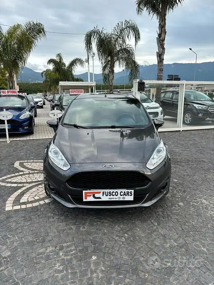 Usata Ford Fiesta ST-Line 75 CV (55 kW) 2017 Grigio Utilitaria