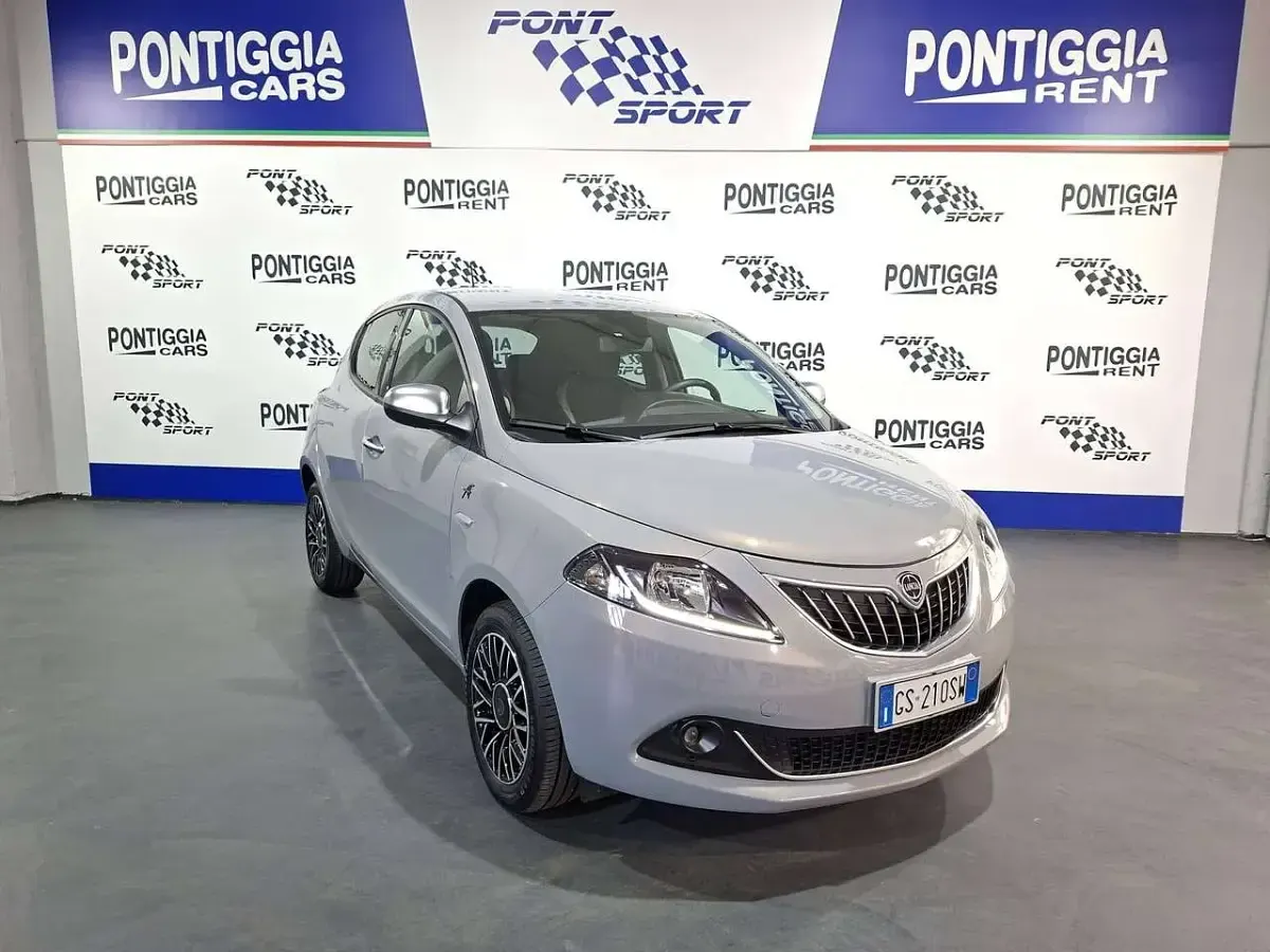 Usata Lancia Ypsilon S 69 CV (50 kW) 2024 499/c romantic gray Utilitaria