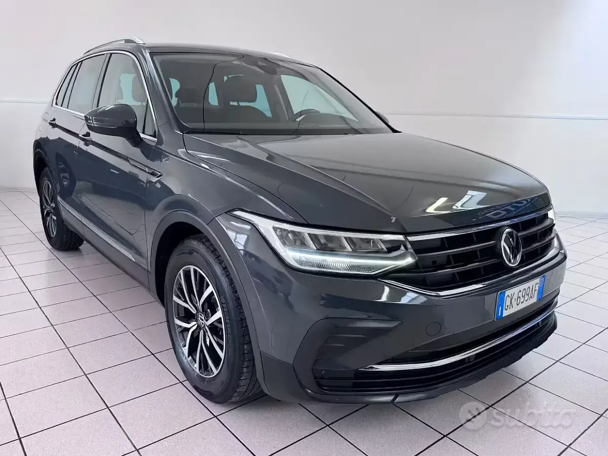 Usata VW Tiguan Life 122 CV (89 kW) 2022 Grigio SUV