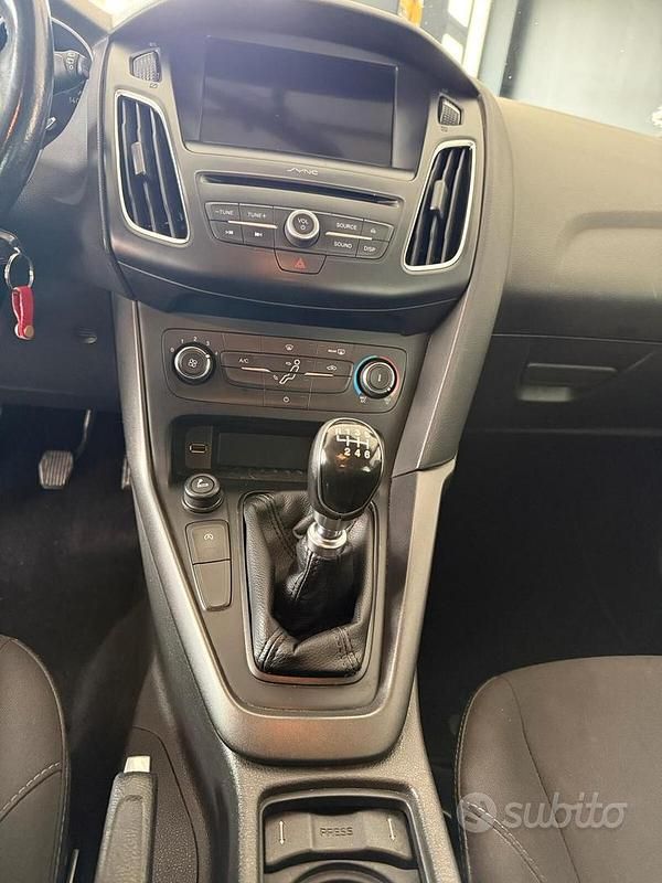 Käytetty Ford Focus Titanium 120 HP (88 kW) 2018 Valkoinen Sedan