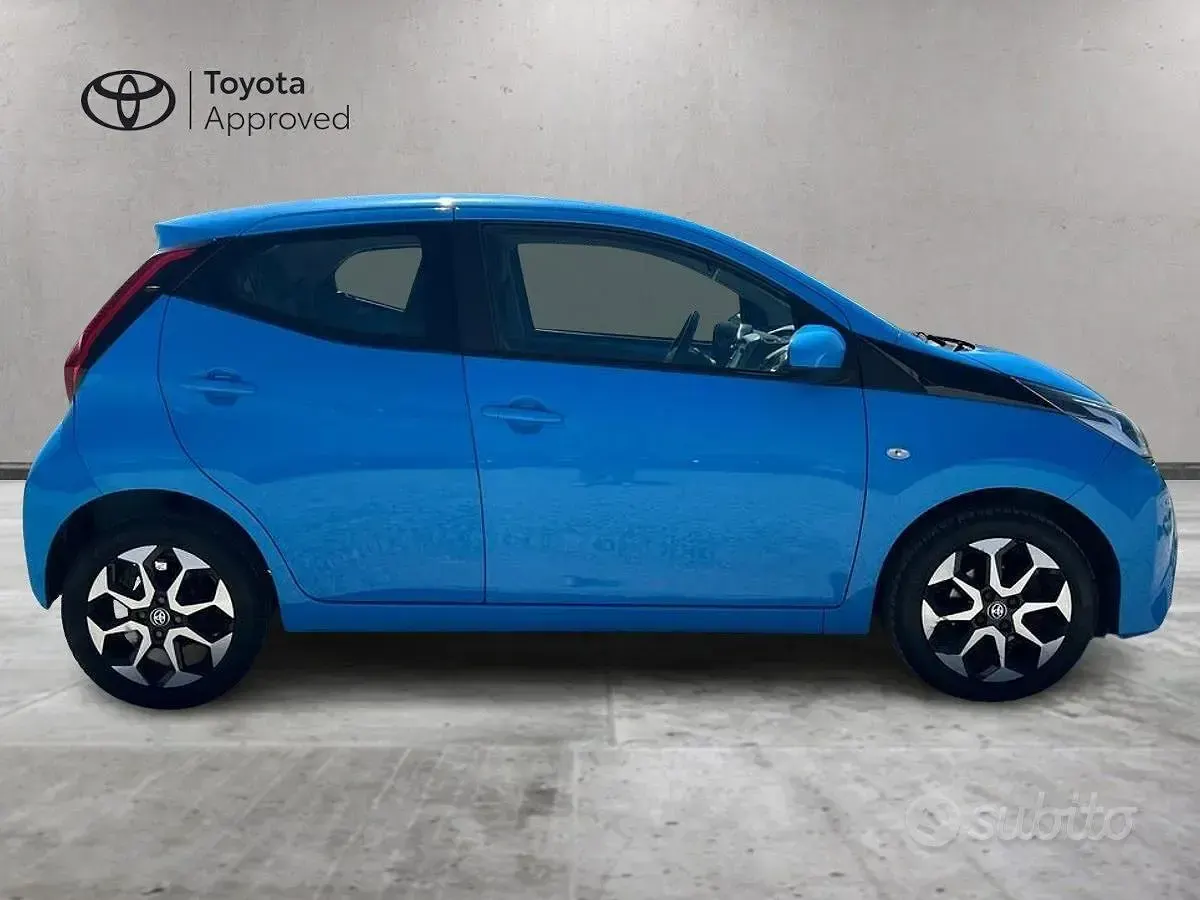 Usata Toyota Aygo Cool 72 CV (52 kW) 2018 Bluazzurro Utilitaria