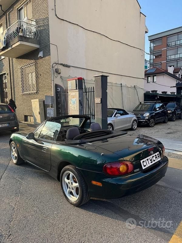 Usata Mazda MX5 110 CV (80 kW) 1999 Verde Cabrio