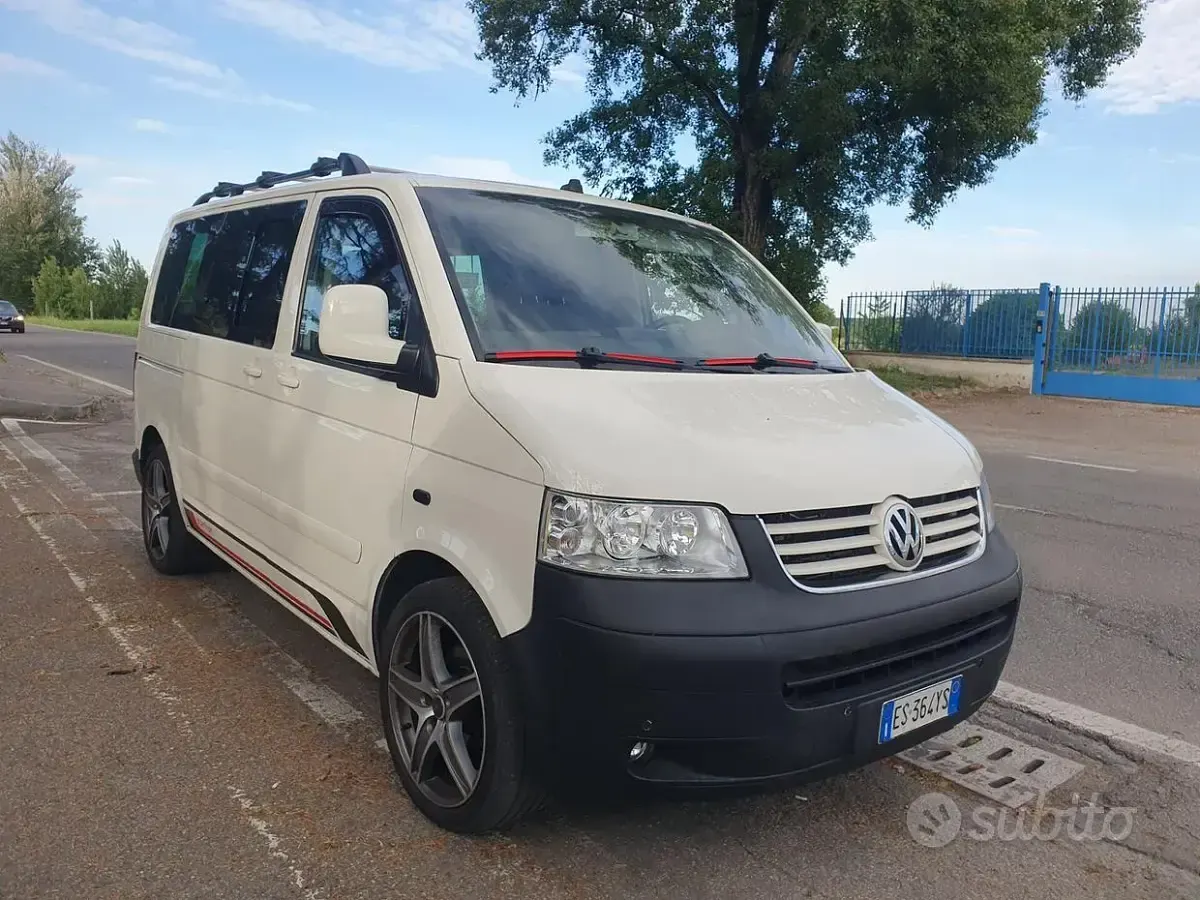 Usata VW Multivan 174 CV (127 kW) 2005 Bianco Monovolume
