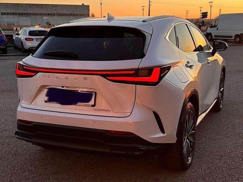 Usata Lexus NX450h+ Luxury Line 185 CV (136 kW) 2024 Bianco SUV