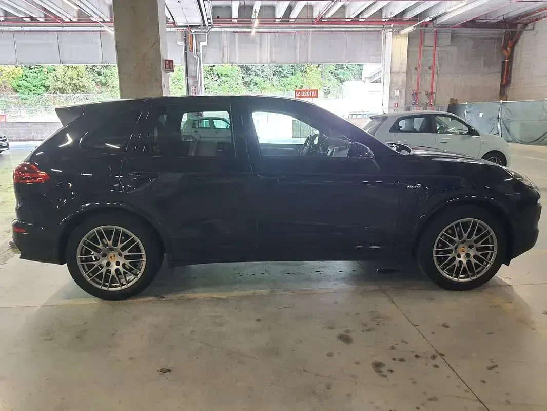 Usata Porsche Cayenne 250 CV (183 kW) 2016 Blu/azzurro SUV