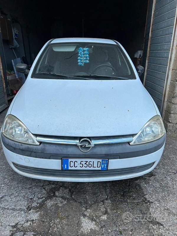 Bianco Usata 2002 Opel Corsa Club Tre volumi | 1500 € (Buon prezzo) - Immagine 1/4