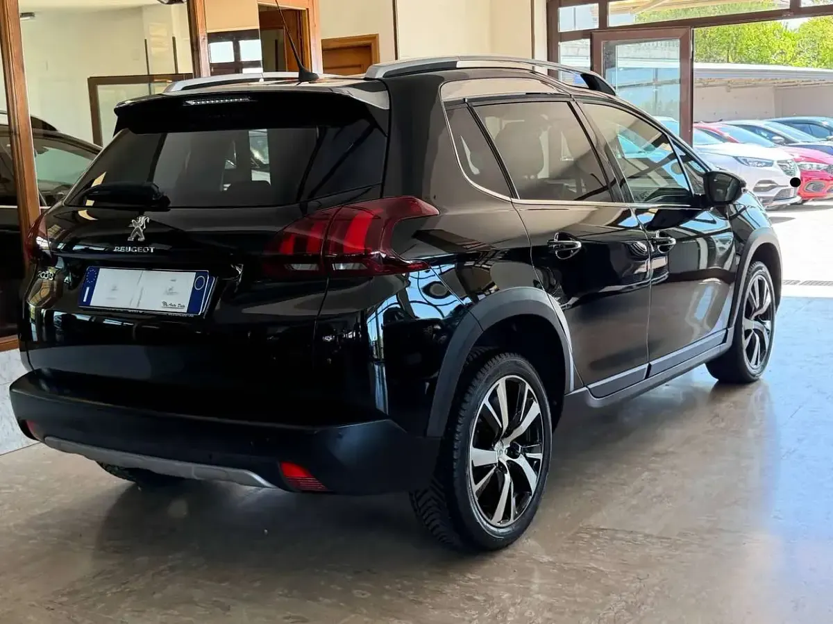 Usata Peugeot 2008 Active 102 CV (75 kW) 2017 Grigio scuro SUV