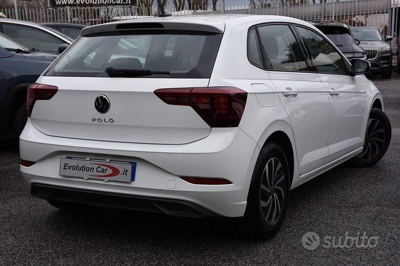 Usata VW Polo Life 95 CV (69 kW) 2023 Bianco pastello Utilitaria