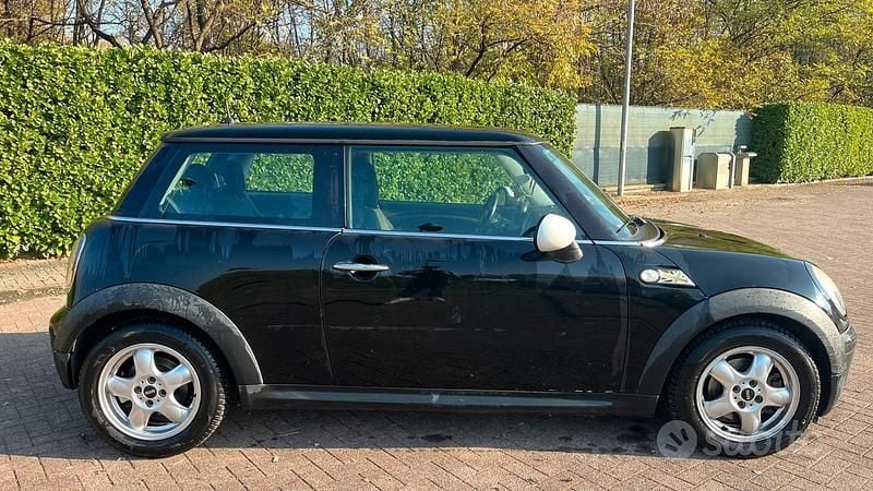 Usata Mini Cooper 75 CV (55 kW) 2009 Nero Utilitaria