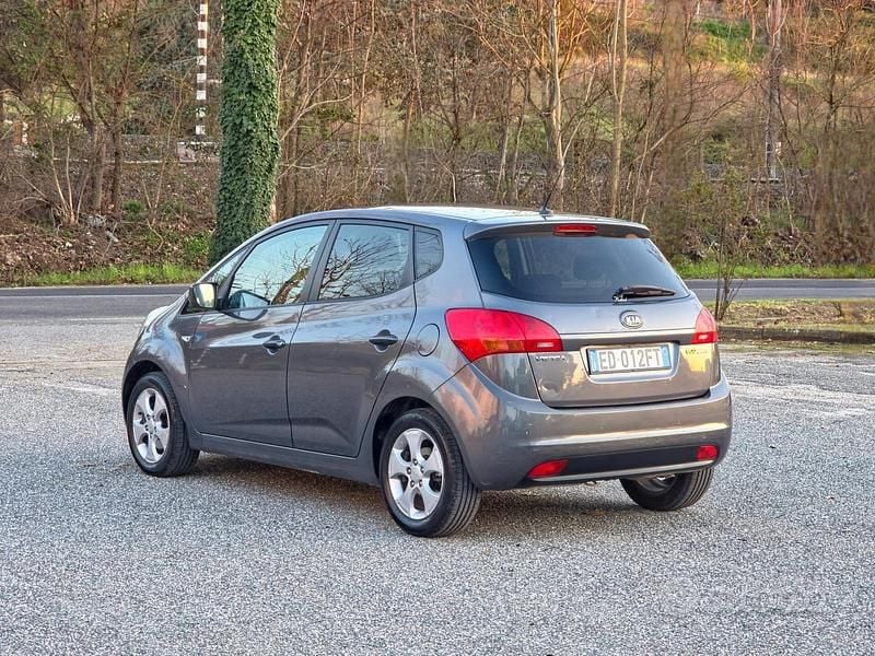 Usata Kia Venga EX 89 CV (65 kW) 2010 Grigio Utilitaria