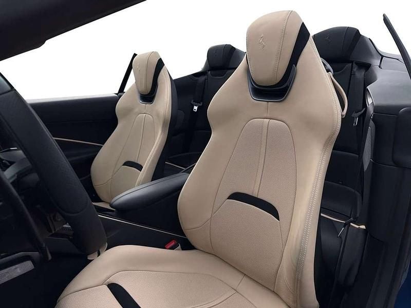 Nuova Ferrari Roma 620 CV (456 kW) 2025 Blu/azzurro Cabrio