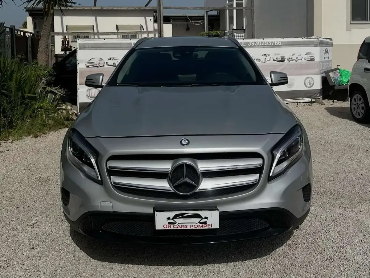 Usata Mercedes GLA180 Business 109 CV (80 kW) 2018 Grigio SUV