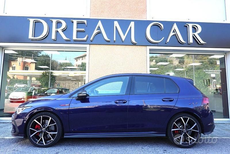 Usata VW Golf VIII GTI 245 CV (180 kW) 2023 Blu metallizzato Berlina