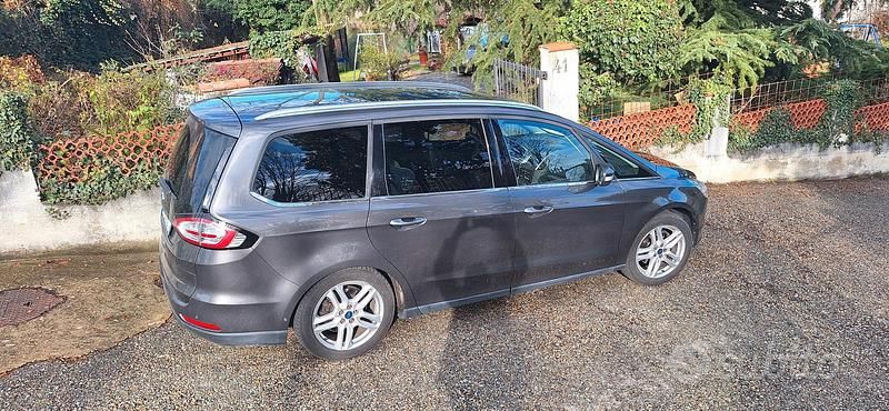 Grigio Usata 2015 Ford Galaxy Titanium Monovolume | 12.000 € (Buon prezzo) - Immagine 1/4