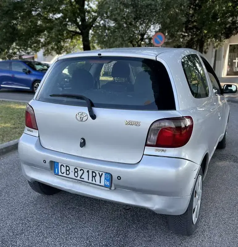 Usata Toyota Yaris Sol 68 CV (50 kW) 2002 Berlina