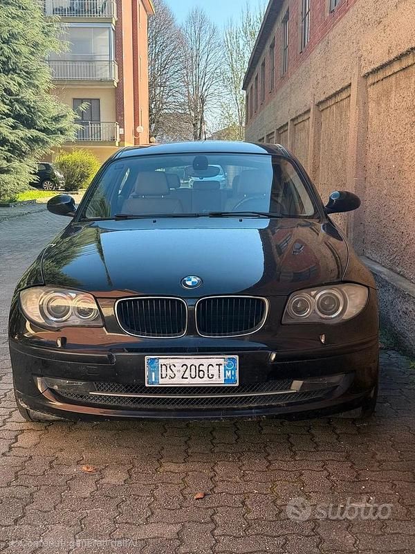 Usata BMW 120 2008 Blu Utilitaria