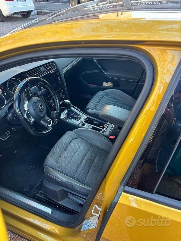 Giallo Usata 2018 VW Golf VII Tre volumi | 15.500 € (Buon prezzo) - Immagine 1/4