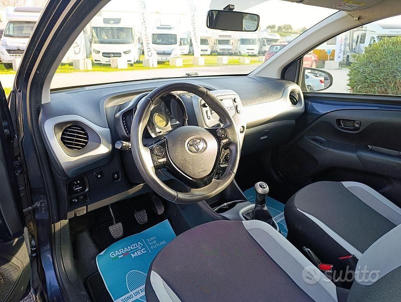 Usata Toyota Aygo Connect Style 68 CV (50 kW) 2014 Blu Utilitaria