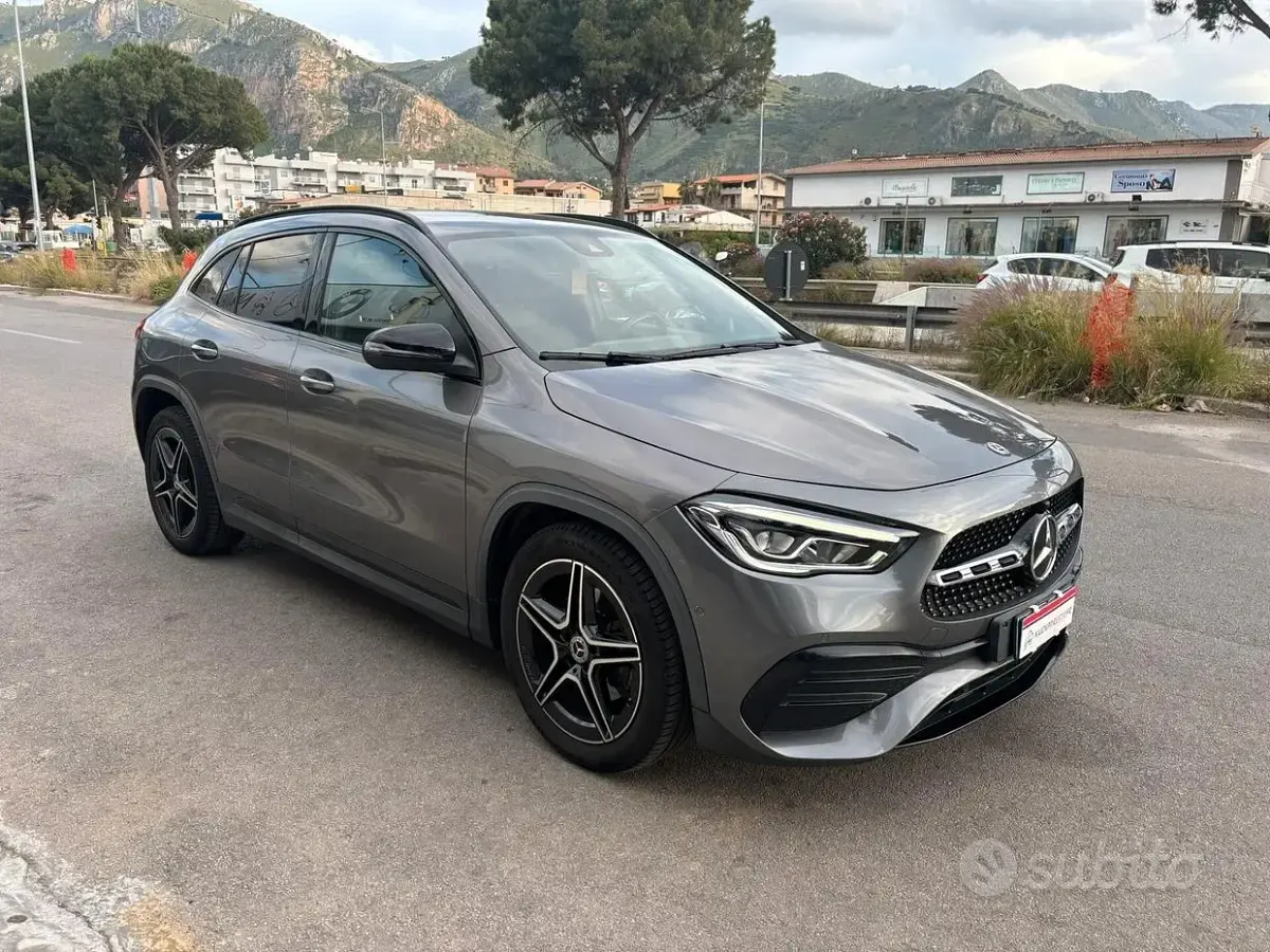 Usata Mercedes GLA200 Premium 150 CV (110 kW) 2023 Grigio SUV