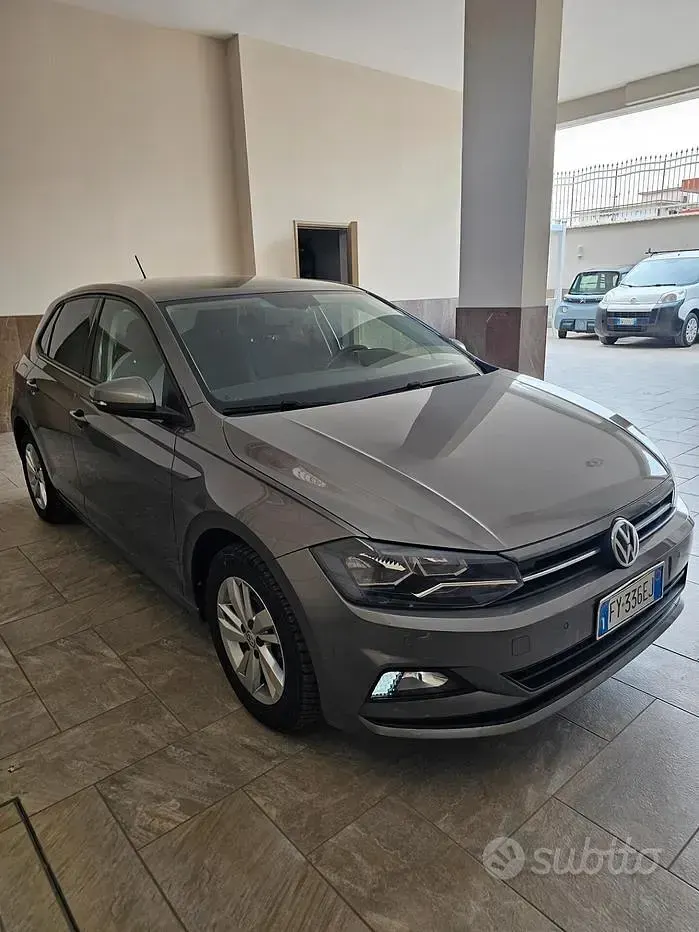 Usata VW Polo Comfortline 90 CV (66 kW) 2019 Grigio Utilitaria